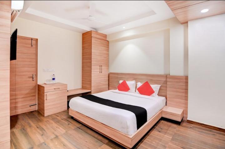 Triton Inn Lucknow Extérieur photo